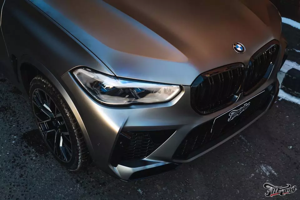 BMW X5M competition. Оклейка в матовый полиуретан Llumar.